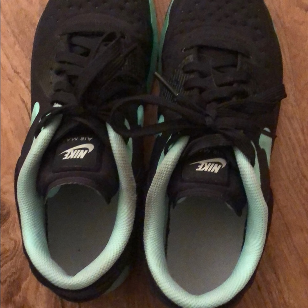 Air Max - Picture 3 of 5